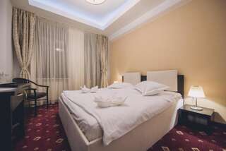 Отель Hotel Bulevard Predeal Предял Двухместный номер с 1 кроватью или 2 отдельными кроватями-3